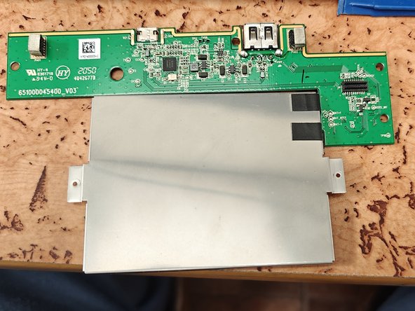 Asus ROG Claymore II Battery Replacement, Removing the battery container and small board: crwdns2935265:05crwdnd2935265:03crwdnd2935265:03crwdne2935265:0