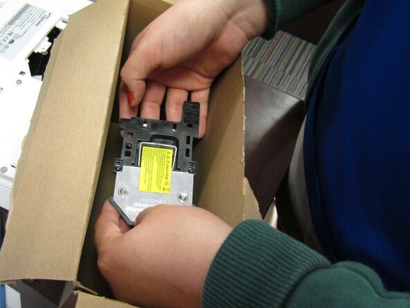 Optoma PRO360W Bulb Replacement: crwdns2935265:07crwdnd2935265:01crwdnd2935265:01crwdne2935265:0