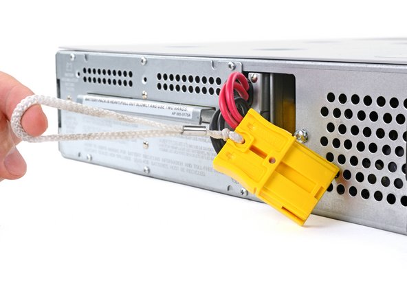 APC Smart-UPS SMT1500RM2UC Battery Cartridge Replacement, Disconnect the battery: crwdns2935265:05crwdnd2935265:03crwdnd2935265:03crwdne2935265:0