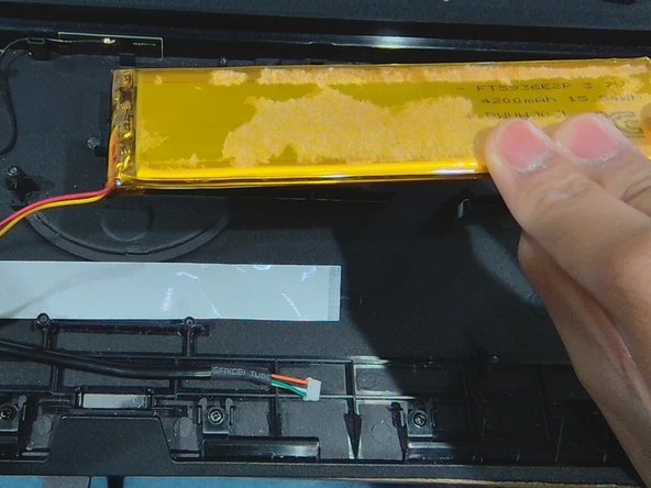 Razer Blackwidow V3 Pro Battery Replacement, Remove the battery: crwdns2935265:016crwdnd2935265:03crwdnd2935265:03crwdne2935265:0