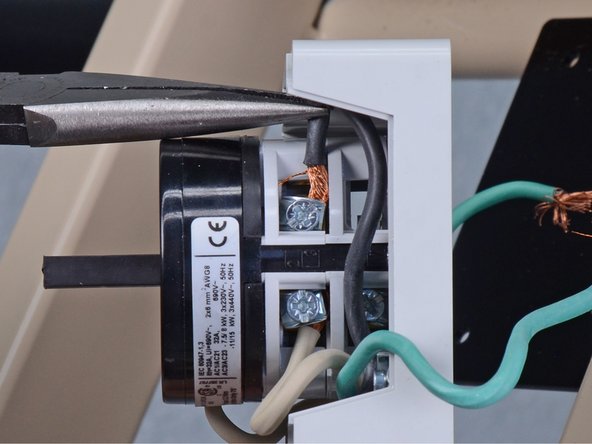 EDCO Disk Grinder 50200-HD On/Off Switch Replacement: crwdns2935265:017crwdnd2935265:02crwdnd2935265:03crwdne2935265:0