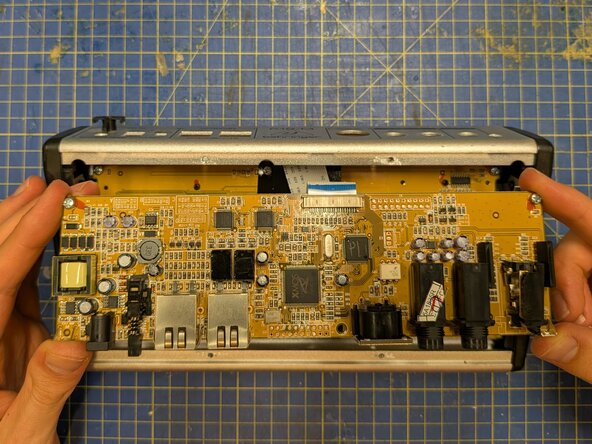 Behringer Powerplay P16-M IO/Processing circuit board removal, Free the board from the back plate: passo 2, immagine 3 di 3