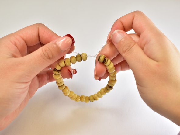 How to Replace a Beaded Bracelet String: crwdns2935265:07crwdnd2935265:02crwdnd2935265:02crwdne2935265:0
