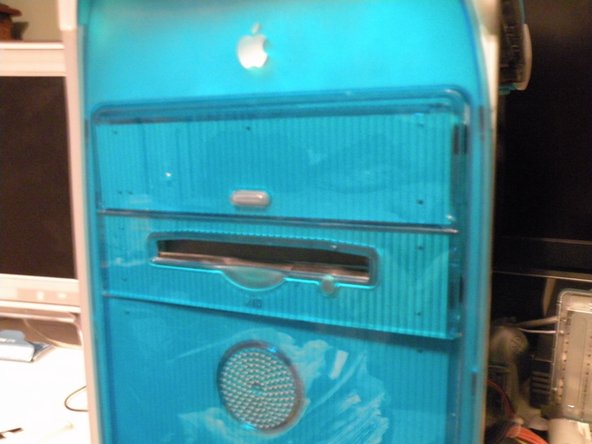 Power Macintosh G3 Azul y Blanco Desmontaje: crwdns2935265:010crwdnd2935265:02crwdnd2935265:03crwdne2935265:0