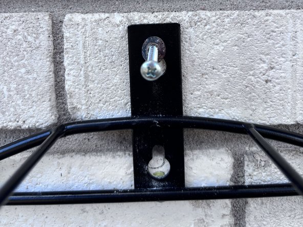 How To Replace A Mounted Hose Holder: passo 5, immagine 2 di 2