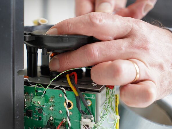 Kaffelogic Nano 7/LINK (A/B/C-N Serial) Motor Replacement, Remove impeller nut: Schritt 11, Bild 2 von 3