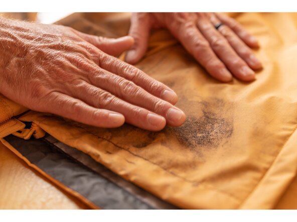How to Wash a Waterproof Jacket, Wipe away dirt and debris: crwdns2935265:01crwdnd2935265:01crwdnd2935265:02crwdne2935265:0