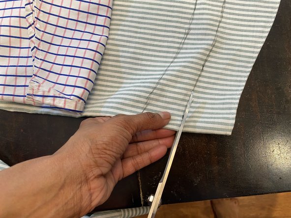 How to Shorten the Length of a Shirt: crwdns2935265:05crwdnd2935265:02crwdnd2935265:03crwdne2935265:0