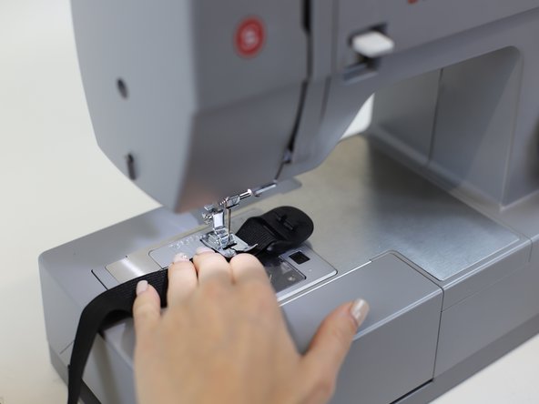 How to Change the Buckle of a Jacket Bag, Start stitching: crwdns2935265:03crwdnd2935265:03crwdnd2935265:03crwdne2935265:0