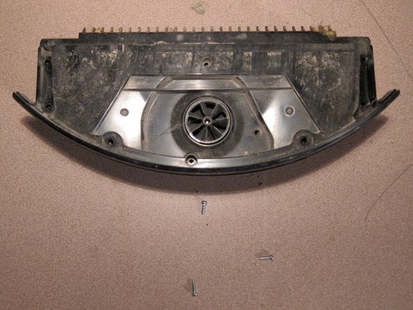 How to disassemble and clean your Roomba 560: шаг 4, изображение 2 из 3