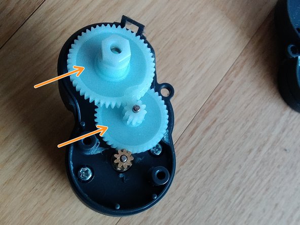 Roborock S5 Series Sidebrush Motor Replacement, Open the gearbox: crwdns2935265:05crwdnd2935265:02crwdnd2935265:02crwdne2935265:0