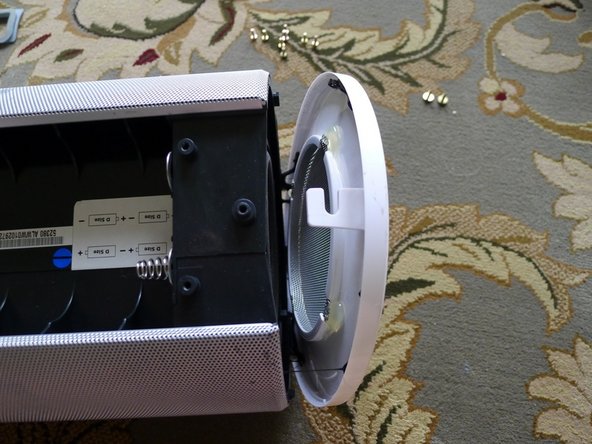 Altec Lansing iM7 Teardown: step 3, image 2 of 3