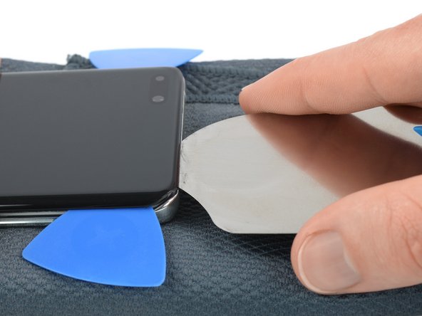 Huawei P40 Pro Screen Replacement: step 32, image 2 of 2