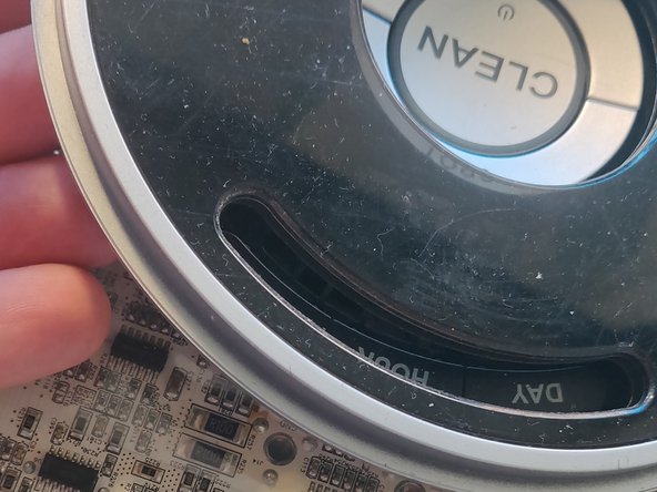 iRobot Roomba 560 Motherboard Replacement, Mainboard access: 19 단계, 이미지 3개 중 2개