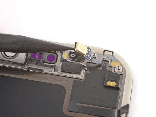 iPhone 17 Pro Screen Replacement, Pry up the sensors: crwdns2935265:027crwdnd2935265:02crwdnd2935265:03crwdne2935265:0