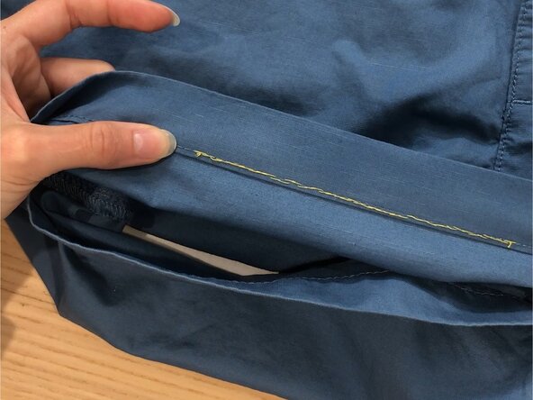 Backstitch on a Loose Hem, Trim the thread: crwdns2935265:08crwdnd2935265:02crwdnd2935265:03crwdne2935265:0