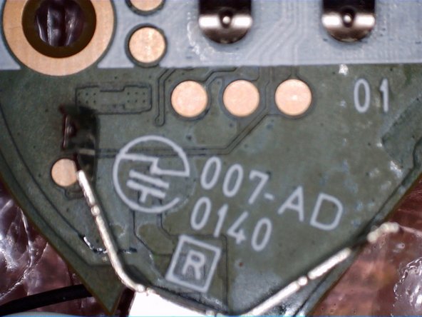 Pokemon Go Plus Teardown, Programming headers: crwdns2935265:07crwdnd2935265:02crwdnd2935265:03crwdne2935265:0