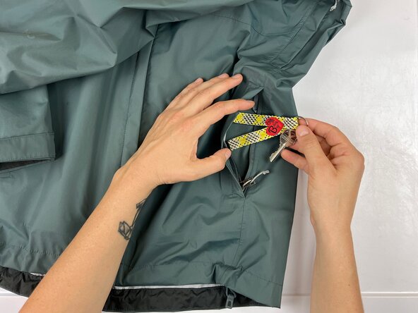 How to Reapply Durable Water Repellent (DWR) Coating, Prepare your jacket: crwdns2935265:01crwdnd2935265:03crwdnd2935265:03crwdne2935265:0