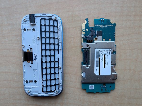 LG Extravert 2 Teardown, Remove the motherboard: crwdns2935265:08crwdnd2935265:02crwdnd2935265:02crwdne2935265:0