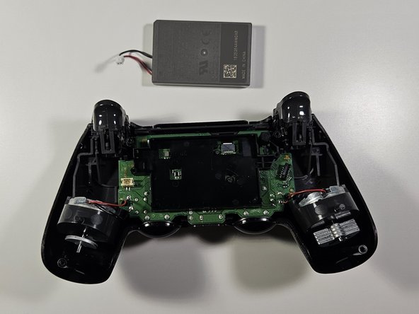 DualShock 4 CUH-ZCT2U D-pad Gasket Replacement: crwdns2935265:04crwdnd2935265:03crwdnd2935265:03crwdne2935265:0