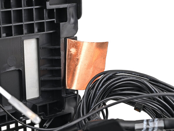 Framework Desktop Antennas Replacement, Remove the adhesive liner: Schritt 47, Bild 2 von 2