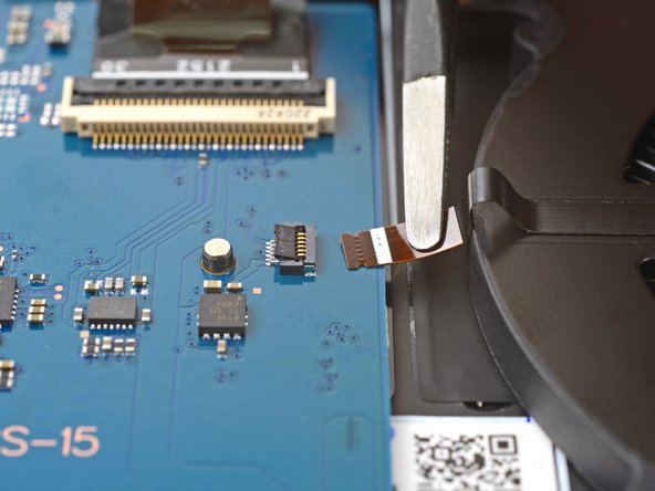 Samsung Galaxy Book Pro 360 15" Daughterboard Replacement, Disconnect the fan cable: crwdns2935265:010crwdnd2935265:02crwdnd2935265:02crwdne2935265:0
