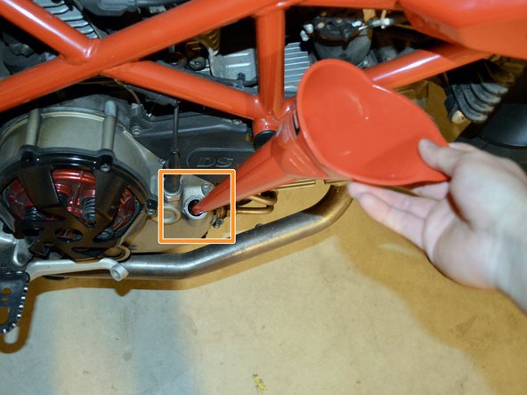 2009 Ducati Hypermotard 1100 Oil Replacement: crwdns2935265:04crwdnd2935265:03crwdnd2935265:03crwdne2935265:0