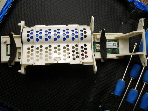 Sony SRS-XB23 Bluetooth Wireless Speaker 3.7V Rechargable Battery Replacement, Opening the speaker casing: Removing the electronics: crwdns2935265:06crwdnd2935265:03crwdnd2935265:03crwdne2935265:0