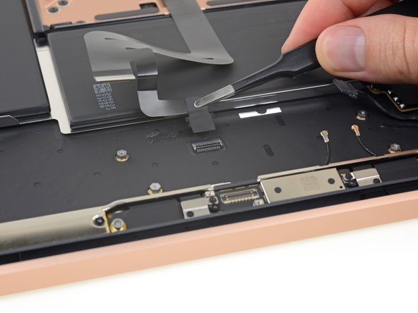 MacBook Air 13" Retina 2018 Teardown: passo 0, immagine 1 di 3