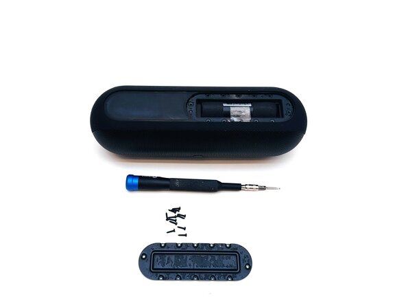 Beats Pill 2024 Battery Daughterboard Replacement: crwdns2935265:010crwdnd2935265:02crwdnd2935265:02crwdne2935265:0