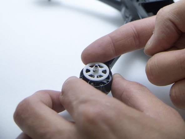 Helicute Petrel H820HC (Drone) Disassembly, Removing the gears: step 5, image 1 of 3