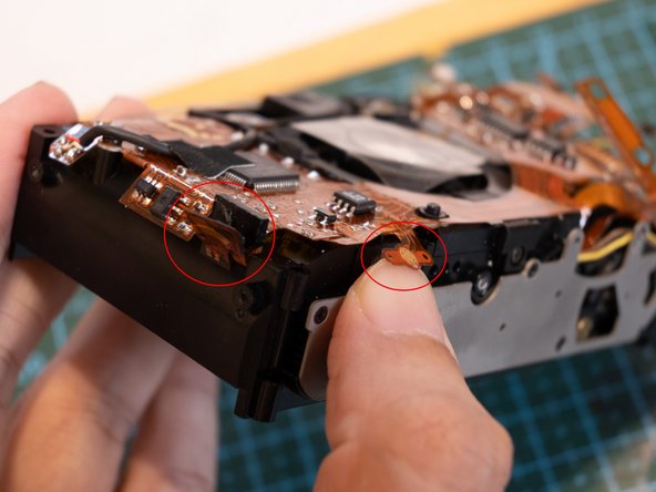 Yashica T5D Shutter Flex Cable Replacement: crwdns2935265:010crwdnd2935265:02crwdnd2935265:02crwdne2935265:0