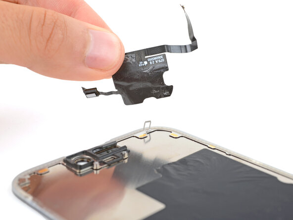 iPhone 15 Pro Screen Replacement, Remove the ambient light sensor: crwdns2935265:031crwdnd2935265:01crwdnd2935265:01crwdne2935265:0