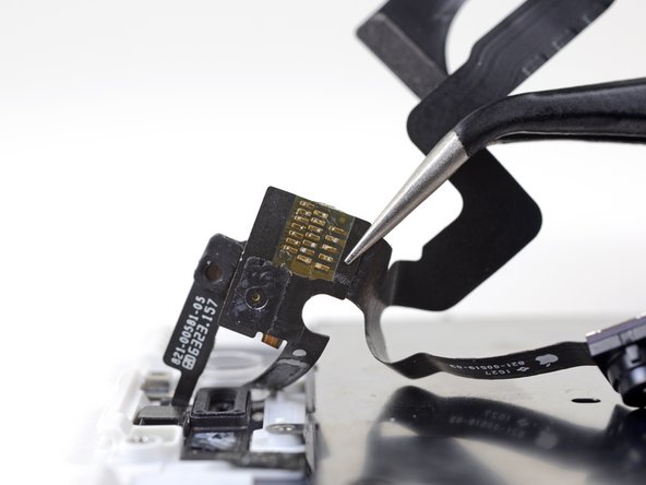 iPhone 7 Plus Front Camera and Sensor Cable Replacement: crwdns2935265:033crwdnd2935265:03crwdnd2935265:03crwdne2935265:0