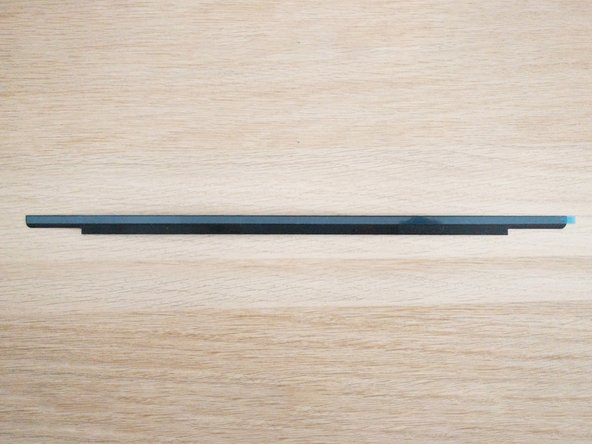 13” & 15” Retina MacBook Pro Glass Bezel Replacement, Apply The New Bezel: crwdns2935265:03crwdnd2935265:02crwdnd2935265:03crwdne2935265:0