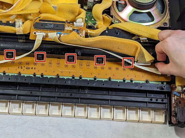 How to Replace the Keys on a Yamaha PSR-330 Piano Keyboard: step 5, image 1 of 3