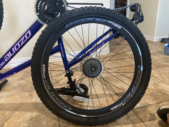 Ozone 500 Mountian Bike Rear Tire Tube Replacement: crwdns2935265:08crwdnd2935265:01crwdnd2935265:03crwdne2935265:0