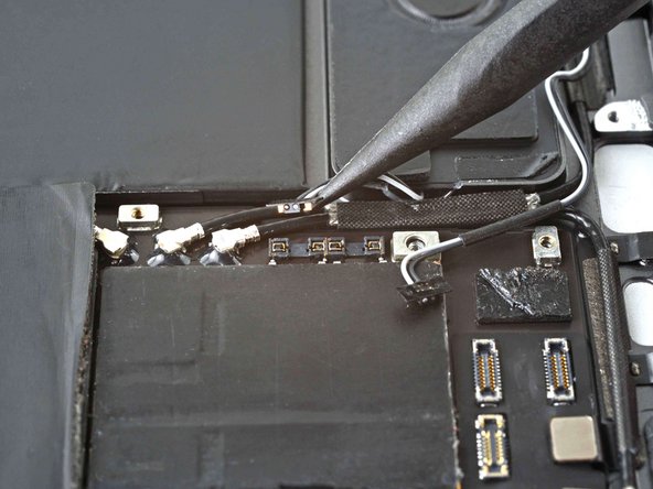 iPad Pro 11" 2nd Gen Logic Board Replacement, Disconnect the top left speaker: crwdns2935265:057crwdnd2935265:03crwdnd2935265:03crwdne2935265:0