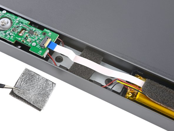 Logitech Craft Battery Replacement, Remove the foam pieces: crwdns2935265:07crwdnd2935265:03crwdnd2935265:03crwdne2935265:0