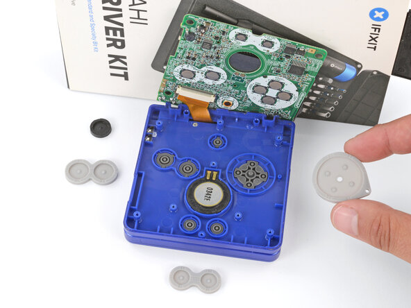 Nintendo Game Boy Advance SP Buttons Replacement, Remove the silicone pads: crwdns2935265:012crwdnd2935265:03crwdnd2935265:03crwdne2935265:0
