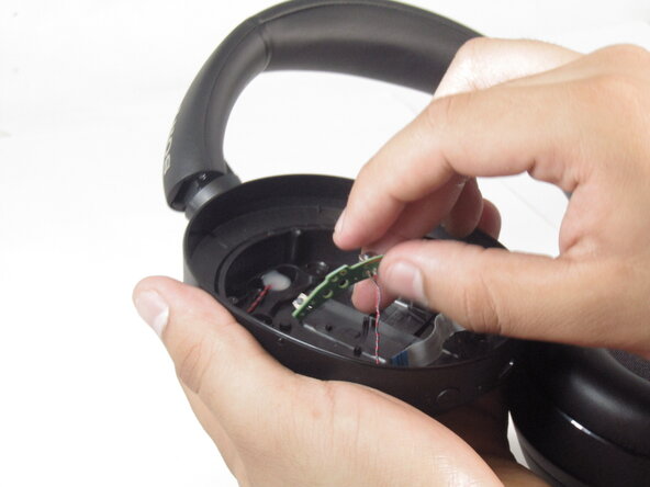 Sony ULT WEAR I/O Board Replacement, I/O Board: crwdns2935265:04crwdnd2935265:02crwdnd2935265:03crwdne2935265:0