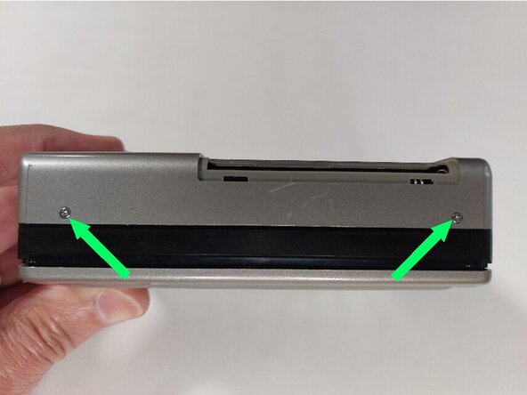 Changement courroies lecteur cassettes Aiwa HS-G36, Retrait des vis de la coque inférieure: étape 1, image 1 de 3