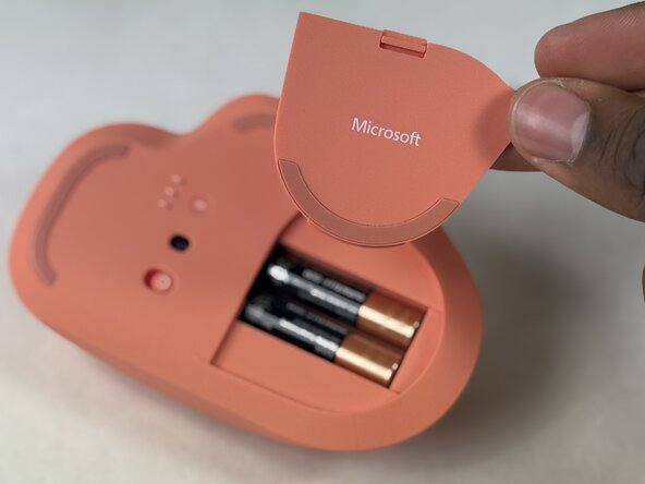 Microsoft Bluetooth Ergonomic Mouse Battery Replacement: step 2, image 2 of 3