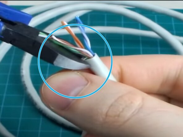 How to Crimp an Ethernet Cable (RJ45), Untwist and Organize: passo 2, immagine 3 di 3