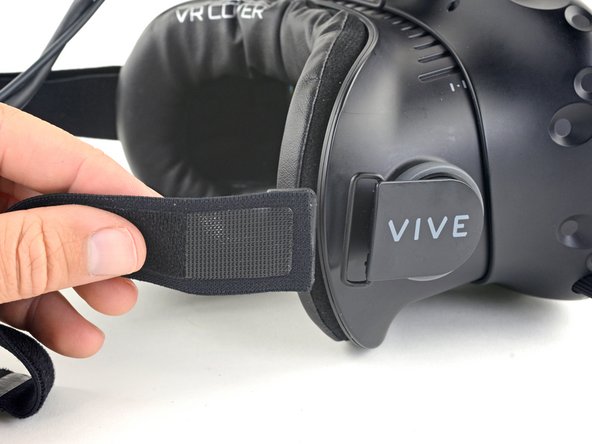 HTC Vive Head Strap Replacement, Remove the right side of the head strap: crwdns2935265:03crwdnd2935265:03crwdnd2935265:03crwdne2935265:0