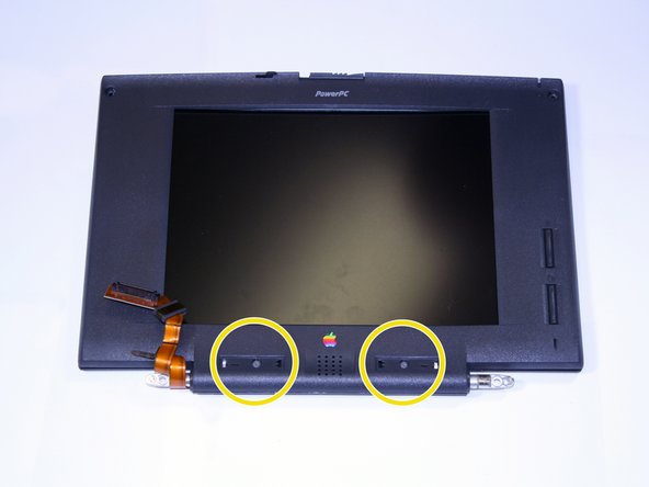 Apple Powerbook 5300 Display Replacement: passo 7, immagine 3 di 3