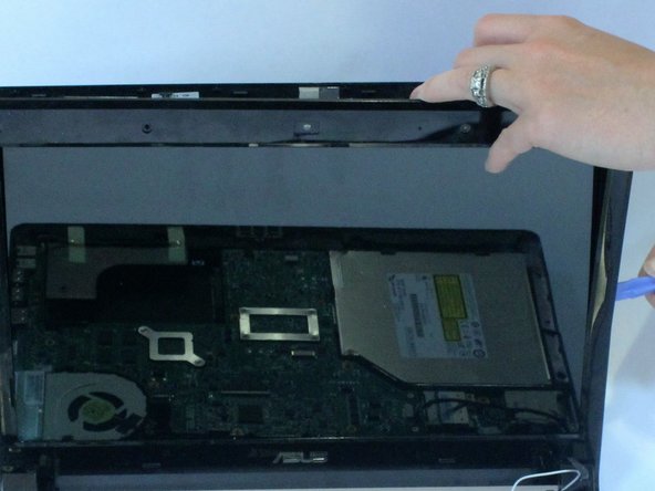Asus UL80J Screen Replacement: crwdns2935265:05crwdnd2935265:02crwdnd2935265:02crwdne2935265:0