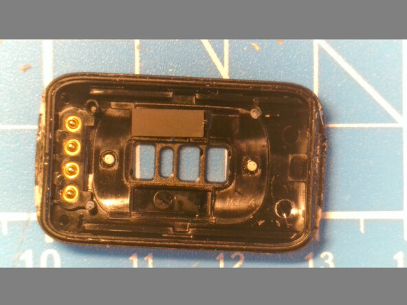 Fitbit Charge 5 Teardown, Remove back: crwdns2935265:02crwdnd2935265:03crwdnd2935265:03crwdne2935265:0