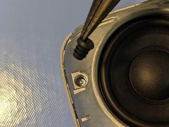 Google Nest Audio Teardown, Rubber Receivers Removal: crwdns2935265:04crwdnd2935265:02crwdnd2935265:02crwdne2935265:0