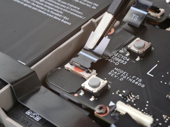 Steam Deck OLED Front Shell Replacement, Disconnect the left thumbstick: crwdns2935265:030crwdnd2935265:03crwdnd2935265:03crwdne2935265:0